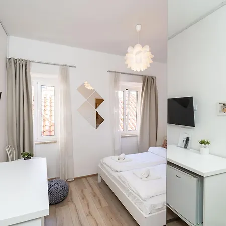 Two Friends Palace Pensionat 3*